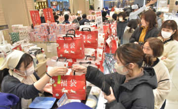 福袋やセール　初売りに「わくわく」　茨城・水戸