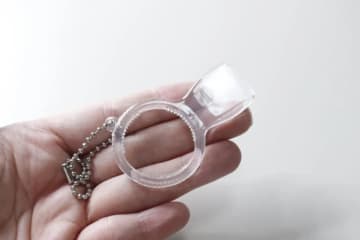 ダイソーで買っててよかった…！鍵に付けとくと超捗る！バッグにINすべき便利なミニグッズ