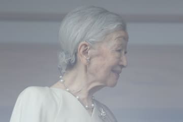 美智子さま　今年も一般参賀でお手振りされず…凄絶リハビリ乗り越えて上皇陛下をお支えする「気丈ご覚悟」