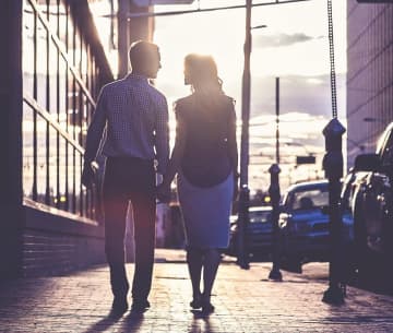 【夢占い】好きな人の夢は脈ありサイン？願望夢と正夢の見分け方＆冷たい態度・キスなど徹底解説