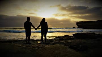 【夢占い】元彼の夢を見るのは未練？キス・復縁・新しい彼女など状況別で解説【行動指針付き】