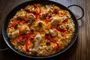 料理研究家ゆかり 絶品で超絶うまい『チキンパエリア』の作り方を公開 フライパン一つで完成するクリスマスに最適な本格ごちそうレシピが話題に「これはホットプレートで作っても良さそう」「華やかでパーティー料理にもぴったりですね」