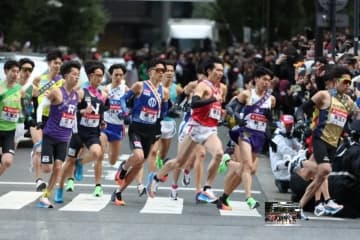 箱根駅伝シード権争い白熱！ ８区終了時点で20年連続の東洋大15位　日本大10位、東海大11位、帝京大12位「最後まで分からんぞ」