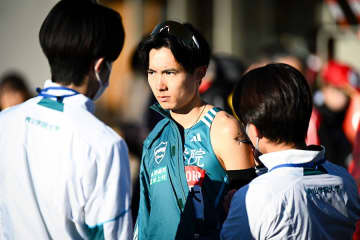 青学大ランナー出走前に撮られた“儀式”　ペンを腕に…描かれる2文字「涙が出ます」