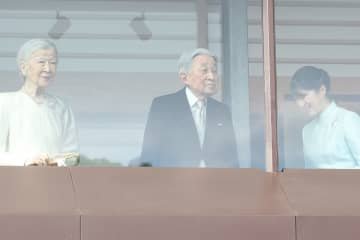 美智子さま　愛子さまのお声がけに背を向けて反応されず…一般参賀で目撃された“異変”にネット騒然