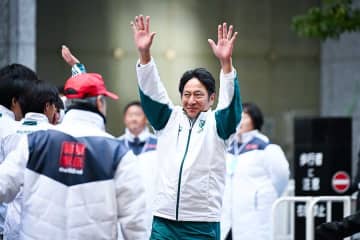 青学大・原監督「300％輝きました！」優勝インタで歓喜　史上初2度目の3連覇、盤石の逃げ切りで大会新記録【箱根駅伝】