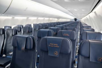 LOTポーランド航空、ボーイング737-8型機の新内装を公開