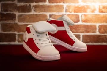 いっけぇぇ!!「名探偵コナン」の“キック力増強シューズ”再販決定！ダイヤル型パーツも回る仕様にワクワク♪