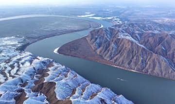 青銅峡黄河大峡谷が雪化粧　中国寧夏回族自治区
