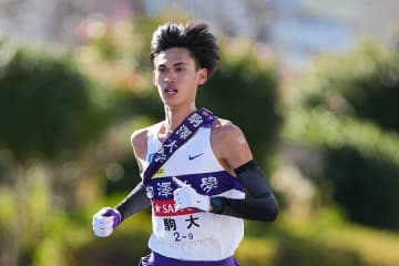 箱根駅伝の粋な“配役”に反響「ずるいわ」　給水でドラマ、2人の関係性が…「去年は大学の教授もいたよね」