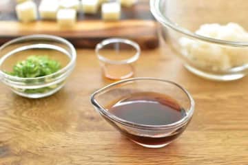 これひとつで味が決まる最強調味料「めんつゆ」を使ったズボラ飯特集。＋αで最強コンビになるのは？