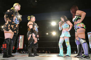 【スターダム】刀羅ナツコ＆琉悪夏　メインに乱入「ただの３ＷＡＹタッグマッチなんて見る価値ない」