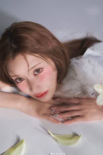 明日花キララ「死んじゃいけない」　美容整形の全身麻酔でパニック、前歯が欠けた姿に「そこまでして」分かれる賛否