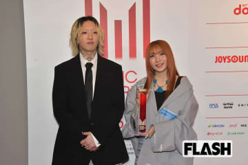 YOASOBI、新キービジュアルに賛否「慣れればマシになるかもだけど」…過去には前任者のトレパク騒動も