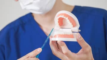 年金暮らしの母が【歯科治療に60万！？】実は──娘が「付き添えばよかった」と強く後悔したワケ