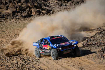 ダカールラリー2026の走行がスタート。プロローグはエクストロームがトップ、フォード勢が主導権握る