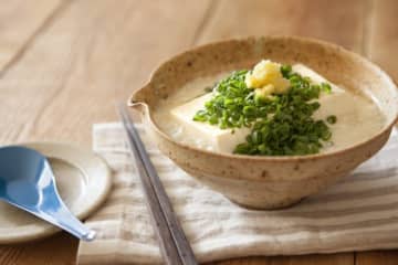 食べすぎた翌朝に◎胃にやさしい「豆腐スープ」朝ごはんレシピ3選