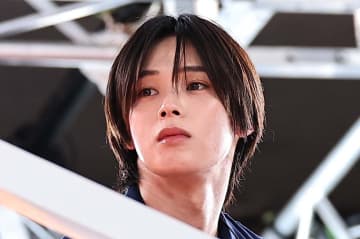 「美しすぎて圧倒された」レコ大→紅白→年越しライブ→ニューイヤー駅伝に現われた“大人気アイドル”にネット衝撃「このイケメン誰？」