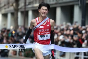 往路17位から大逆転でのシード権獲得！ 帝京大の中野監督は選手を称賛「奇跡が起きると信じてやっている。彼らを褒めてください」【箱根駅伝】