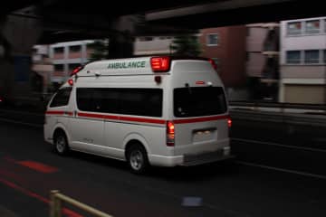 63歳男性 孫と初日の出を見に行くも “足を踏み外し”『15メートル』下に転落 救急搬送されネットで話題に「初日の出見たいなら近場の土手とかで見ればいいじゃん…」「お孫さんがトラウマにならないことをお祈りします。。」