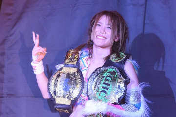 【マリーゴールド】岩谷麻優、彩羽匠撃破で女子初IWGP＆GHC制覇の快挙「史上最強の、史上初の王者だー！」