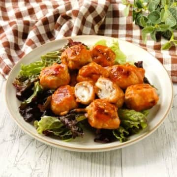 パクパク食べられる「肉巻きモッツァレラチーズのケチャマヨ炒め」