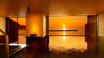 大江戸温泉物語 土肥マリンホテル、圧巻の夕日を望む西伊豆ステイが15％オフ。展望風呂＆カニ食べ放題付き