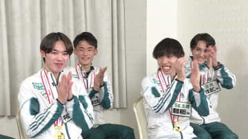 青山学院大・原晋監督は4年生たちに恒例の“プレゼント”　史上初となる2度目の3連覇「学生が頑張ってくれたおかげ」