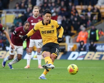 「チームの勝利にも笑顔を見せられなかった」１G１A→怪我で途中交代。ウルブスの今季初白星に貢献した韓国代表FWに母国メディアが懸念「再びハムストリングの負傷」