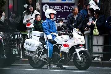 「本当だ！」箱根駅伝、中継の白バイにチラッと…「すご！」コナンだけじゃない“珍光景”が話題