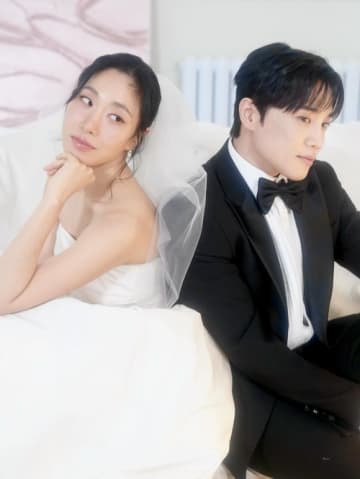 SEVENTEEN ホシも反応！人気振付師チェ・ヨンジュン＆リア・キム、ウエディングフォト公開に注目集まる