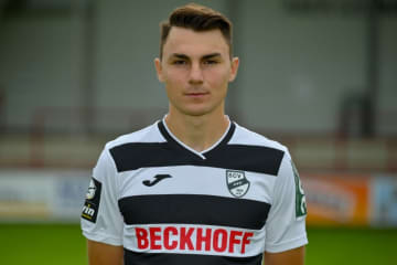 ドイツ4部からCLクラブの“9番”に大出世！　夢の移籍に脚光「ウンダヴ2.0」