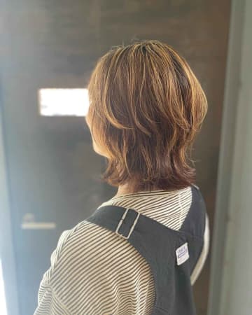 白髪を“活かして”こんなに素敵！？【50代】が参考にしたい♡「白髪ぼかしヘア」