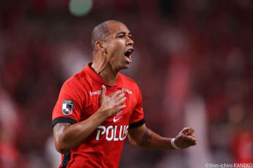 浦和退団のFWチアゴ・サンタナ、新天地はJ1昇格組の長崎！　「⻑崎という地で新しい歴史を作るために加⼊しました」