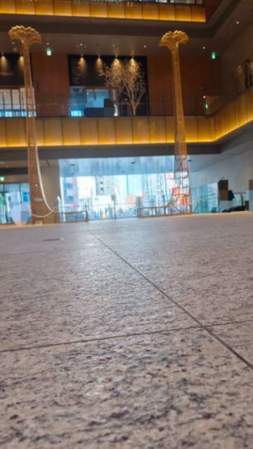 KITTE名古屋の床に埋まってた〝赤い石〟に2.4万人注目　「これは気が付かなかった」「掘り起こそう！」