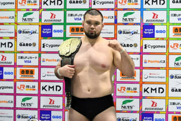 【新日本】衝撃の初陣！ウルフ アロンがEVILを撃破、デビュー戦でNEVER王座奪取の快挙