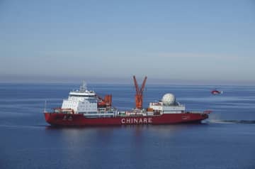 中国の砕氷船「雪竜」、南極の秦嶺基地に到着