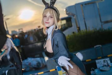 【コスプレ】ウクライナ美女の『NIKKE』やスタイル抜群な「そに子」が“背中”で魅せる！「コミケ107」美女レイヤー8選【写真34枚】