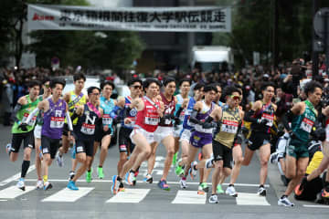 「高貴な横顔が美しすぎ」箱根駅伝を沿道から応援　今年還暦迎える“90年代のトップ女優”にネットざわつく「東京ラブストーリー？」「驚きました！」