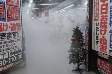 ヨドバシカメラ、加湿器コーナーが本気すぎて「もはや火事」と話題　数メートル先も見えない事態に…