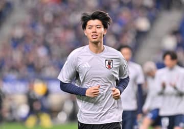 ｢いきなりの無茶ぶりw｣ボルシアMGに移籍した高井幸大への指揮官からの早速の“要求”が話題！｢町野みたいなゴールパフォって｣｢飛ばないケイン!?｣｢ハードル高くて草｣