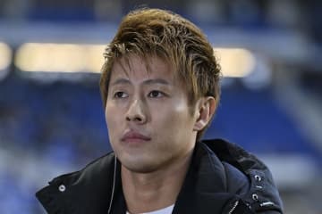 ｢二人とも運動神経凄い｣元日本代表FW柿谷曜一朗＆丸高愛実、アクロバティックな夫婦トレーニング動画で“抱っこシーン”公開