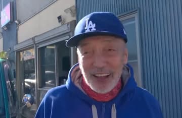 テリー伊藤 新年に“思わず笑ってしまう”ほどの衝撃価格の車を披露！コンディション抜群のコンパクトカーを前に「これで旅に…」