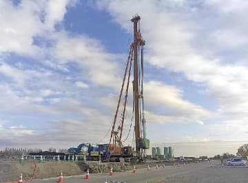 関東整備局／荒川第２調節池で大型施工機を遠隔操作／世界初の取り組み