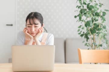 「有休も本人の意志に関係なく勝手に消化」年収250万、ボーナスなし　介護現場の搾取「資格を取るまで頑張れるか……」と語る女性