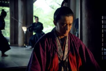 『豊臣兄弟！』初回　小栗旬、10年ぶり2度目の信長役に称賛続々「オーラがすごい…」「貫禄マシマシ」