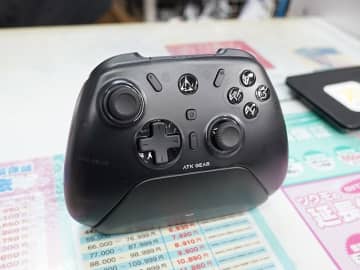 ホールエフェクトスティック&トリガー搭載のゲームパッド「ATK Axe」シリーズ登場、価格は5,280円から