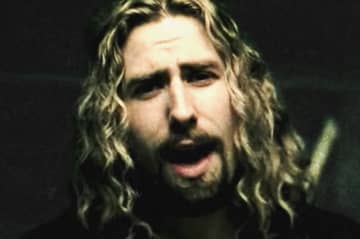 インタビュー中にハプニング？ 売れすぎて嫌われたニッケルバック「How You Remind Me」をジャック・ブラックが誇張しすぎるカバー