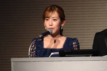 新日本1.4東京Dを元NHKアナが初の生観戦「何もかもが新鮮で刺激的」　妹と頬寄せ合う仲良しショット投稿「双子みたいで本当に可愛い」