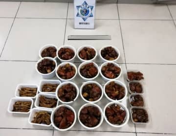 マカオ税関が運び屋による密輸事案を直近2日間で6件摘発…未検疫の調理済み食品や中古電子製品など発見